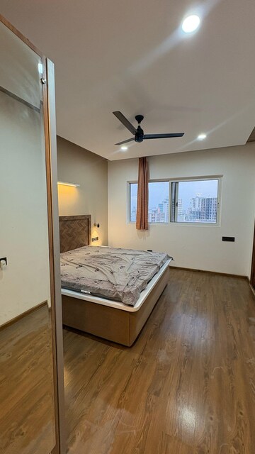 Bedroom in 4 BHK Apartment at Experion Capital, Gomti Nagar – for Rent