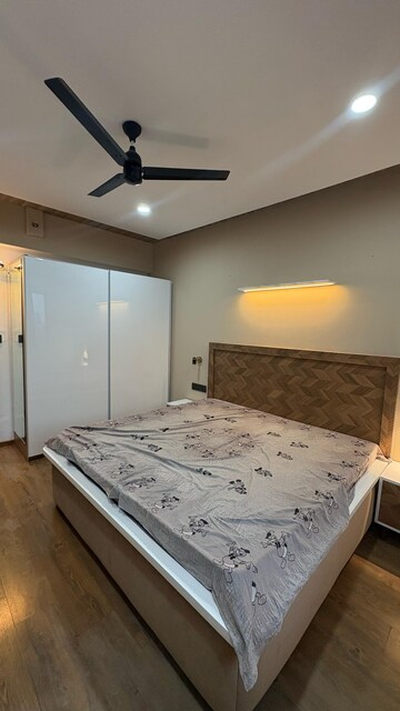 Bedroom in 4 BHK Apartment at Experion Capital, Gomti Nagar – for Rent
