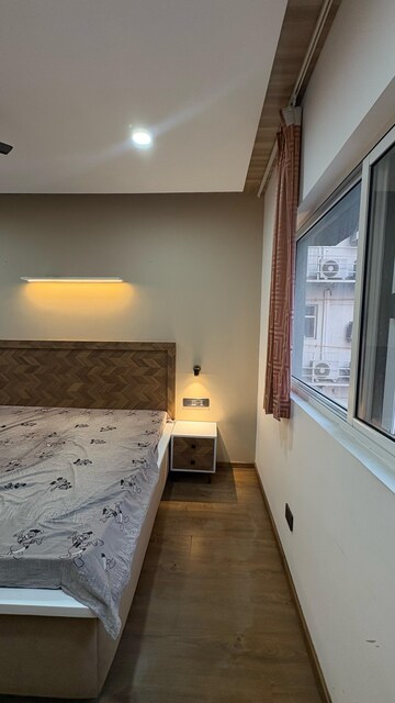 Room in 4 BHK Apartment at Experion Capital, Gomti Nagar – for Rent