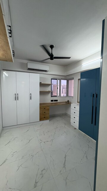 Kitchen in 4 BHK Apartment at Experion Capital, Gomti Nagar – for Rent