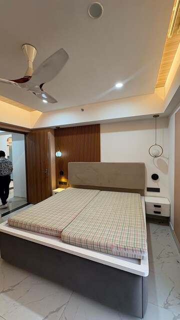 Bedroom in 4 BHK Apartment at Experion Capital, Gomti Nagar – for Rent