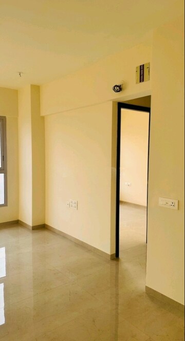 Room in 2 BHK Apartment at Piramal Vaikunth, Balkum Pada – for Sale