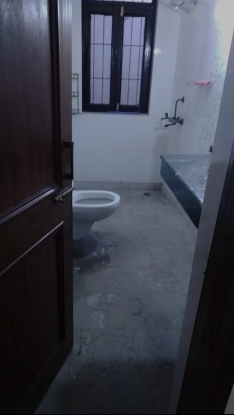 Bathroom, rwa-apartments-sector-40 5 Bedroom 250 Sq.Ft. Independent House In Sector 40 Noida 8331013