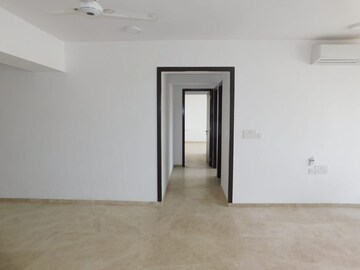 Room in 3 BHK Apartment at Runwal Elegante, Andheri West – for Rent