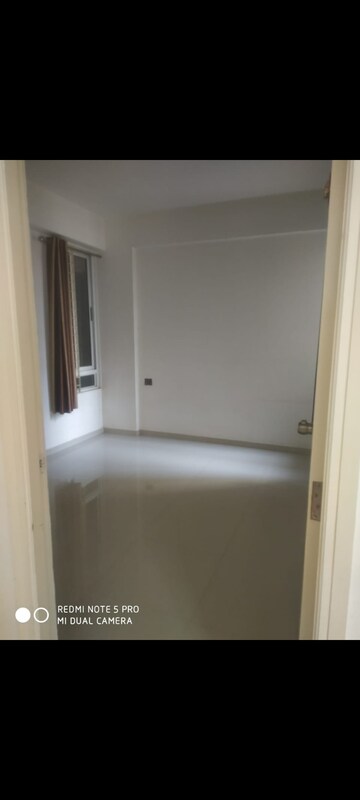 Room in 2 BHK Apartment at Hiradhan City, Chandkheda – for Rent