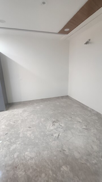 Room in 3.5 BHK Builder Floor at Vikas Puri – for Sale