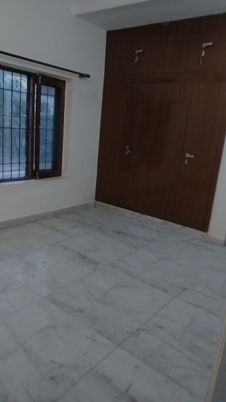 Room, rwa-apartments-sector-39 6 Bedroom 200 Sq.Mt. Independent House In Sector 39 Noida 8331071