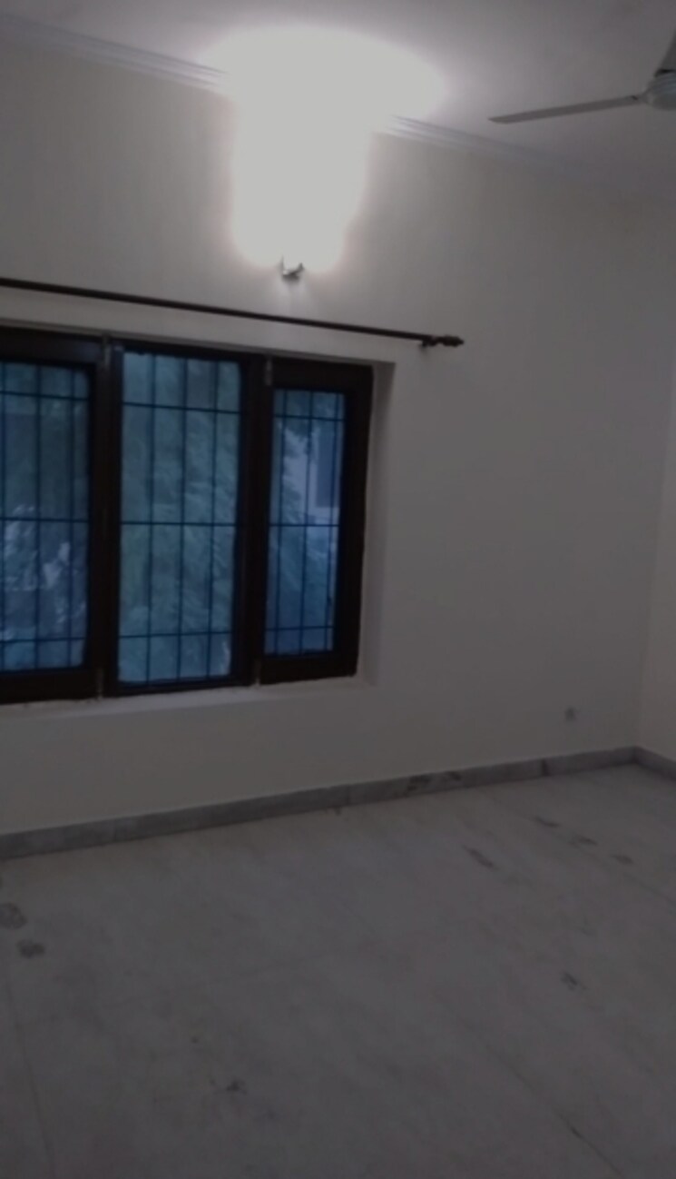 Room, rwa-apartments-sector-39 6 Bedroom 200 Sq.Mt. Independent House In Sector 39 Noida 8331071