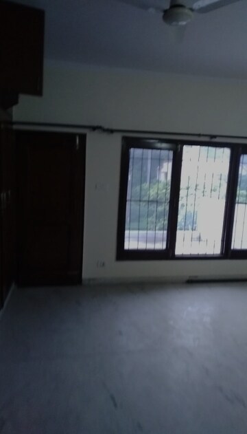 Room in 6 BHK Independent House at RWA Apartments Sector 39, Sector 39 – for Sale