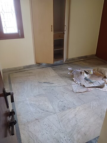Room in 2 BHK Apartment at Royal Garden Estate, Sector 61 – for Rent