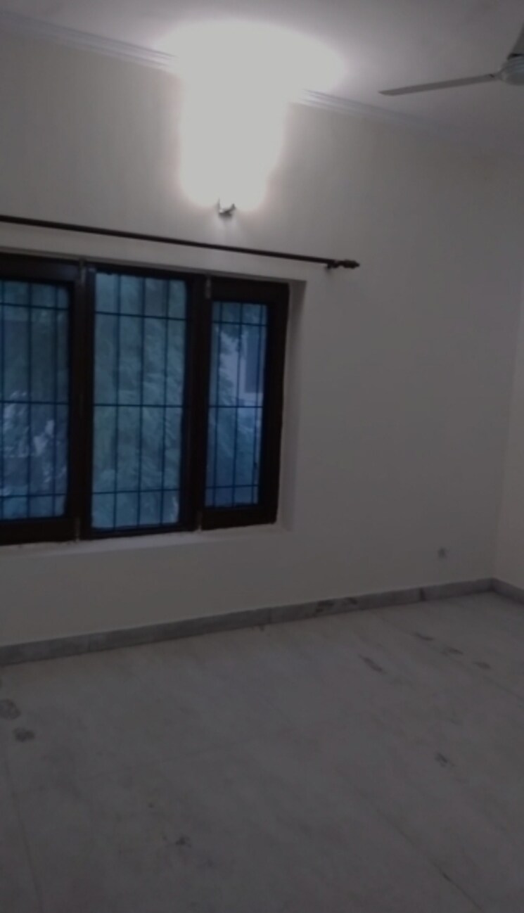 Room, rwa-apartments-sector-39 5 Bedroom 170 Sq.Mt. Villa In Sector 39 Noida 8331092