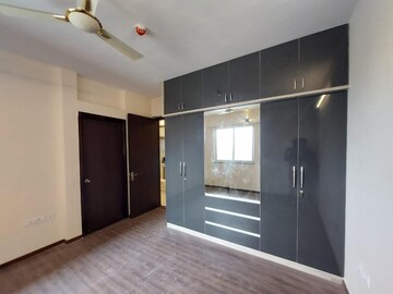 Room in 3 BHK Apartment at Pashmina Waterfront, Old Madras Road – for Rent