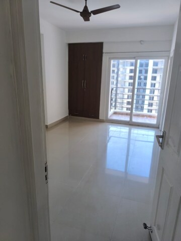 2 BHK Apartment For Rent in Amrapali Eden Park, Sector 50