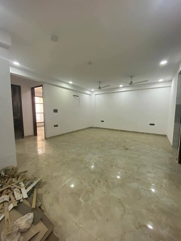 Room in 3 BHK Builder Floor at Saket – for Rent