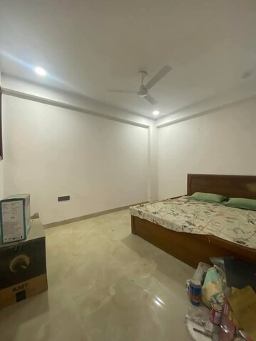Room in 3 BHK Builder Floor at Saket – for Rent