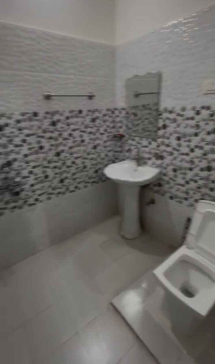 Bathroom, rwa-apartments-sector-30 6 Bedroom 210 Sq.Mt. Independent House In Sector 30 Noida 8331188