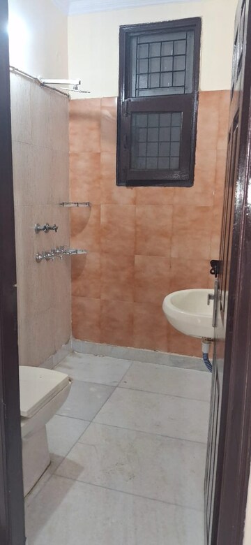 Master Bedroom in 3 BHK Builder Floor at Niti Khand – for Rent