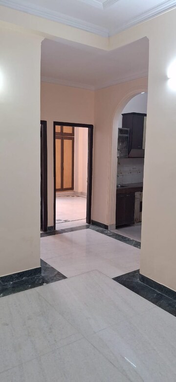Room in 3 BHK Builder Floor at Niti Khand – for Rent