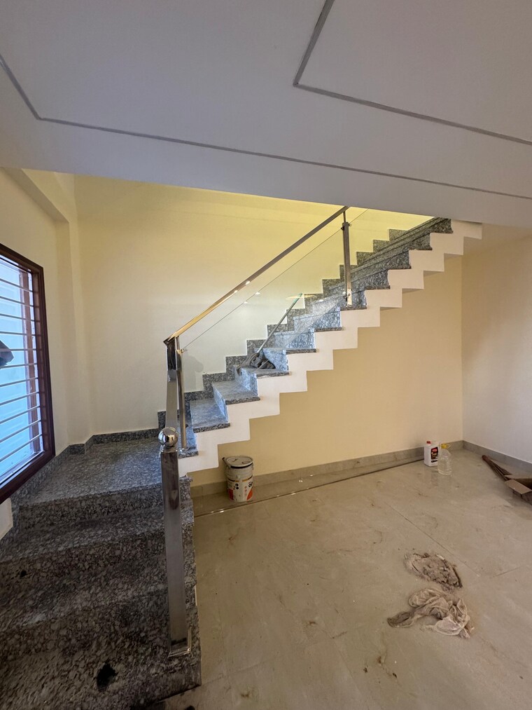 Room, jakhan rajpur road 3 Bedroom 3000 Sq.Ft. Villa In JakhaN Rajpur Road Dehradun 8331276