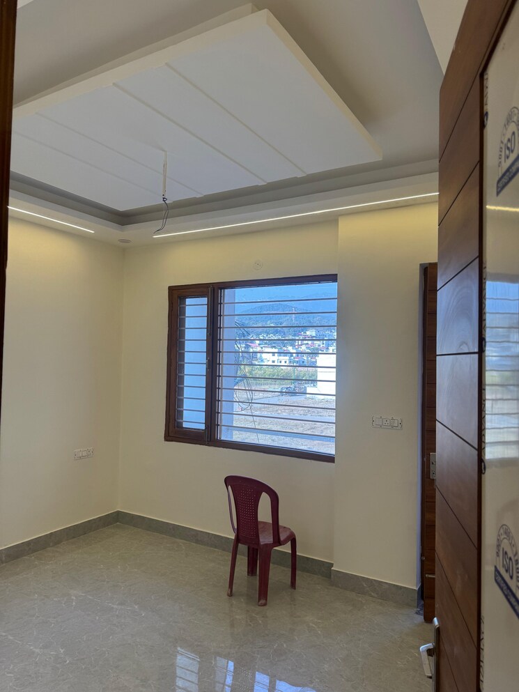 Room, jakhan rajpur road 3 Bedroom 3000 Sq.Ft. Villa In JakhaN Rajpur Road Dehradun 8331276