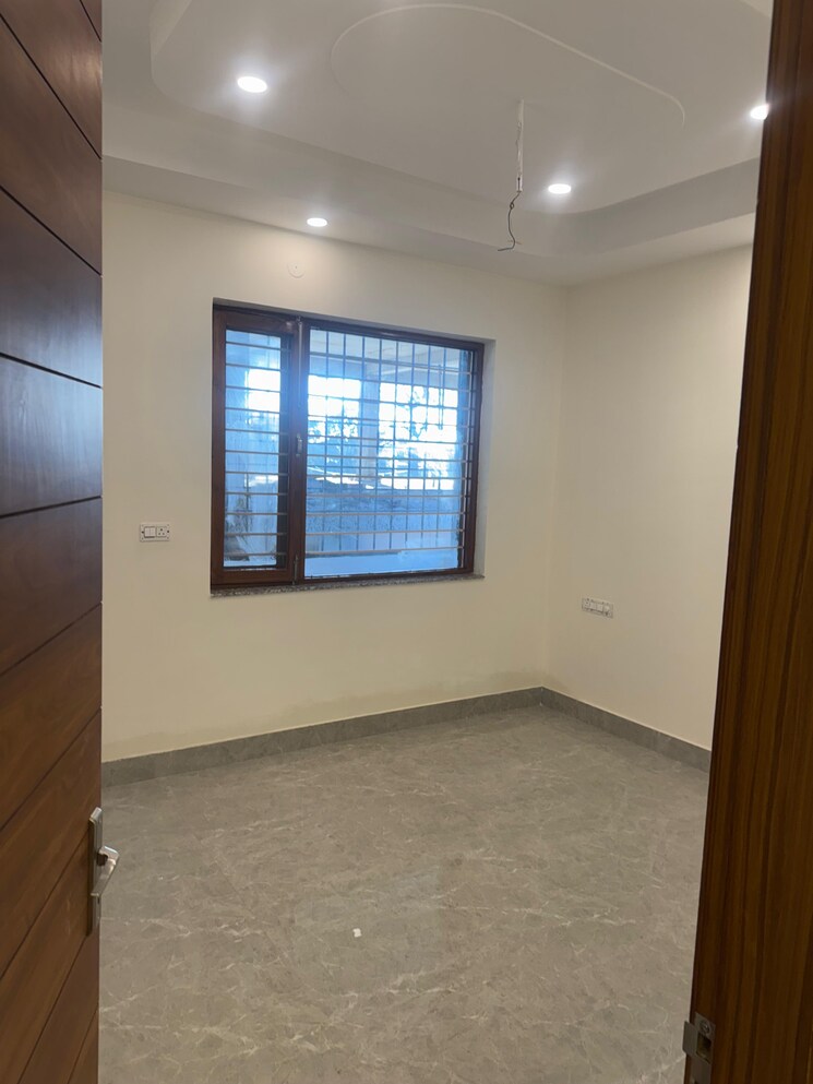 Room, jakhan rajpur road 3 Bedroom 3000 Sq.Ft. Villa In JakhaN Rajpur Road Dehradun 8331276