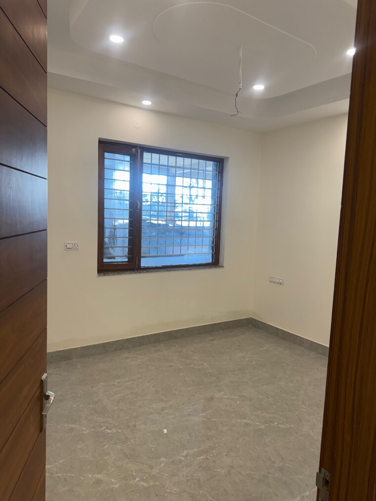 Room, jakhan rajpur road 3 Bedroom 3000 Sq.Ft. Villa In JakhaN Rajpur Road Dehradun 8331276