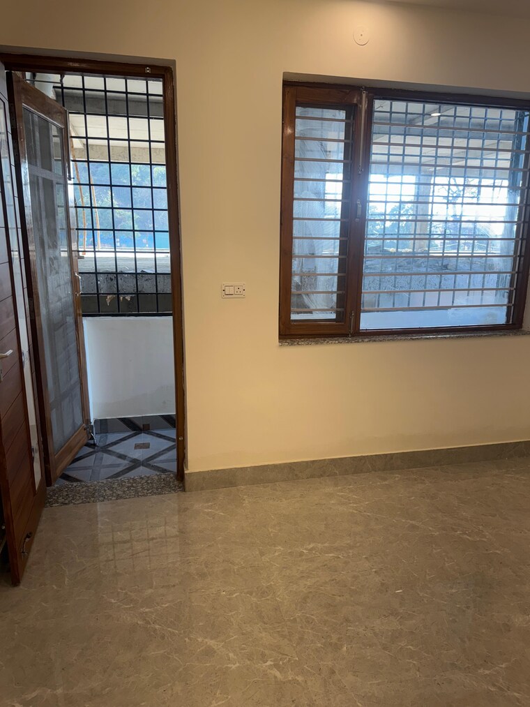 Room, jakhan rajpur road 3 Bedroom 3000 Sq.Ft. Villa In JakhaN Rajpur Road Dehradun 8331276