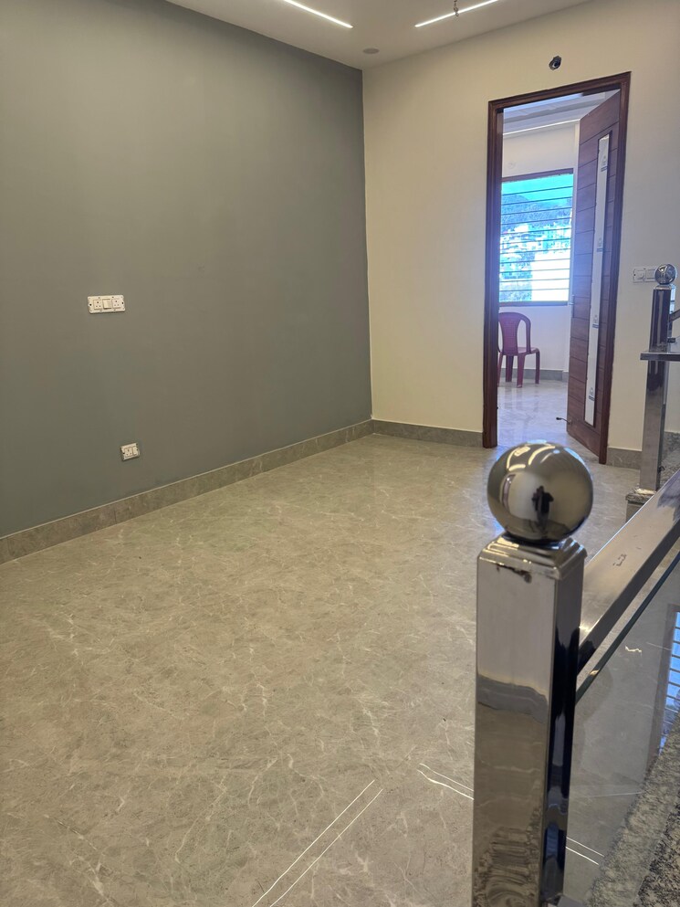 Room, jakhan rajpur road 3 Bedroom 3000 Sq.Ft. Villa In JakhaN Rajpur Road Dehradun 8331276