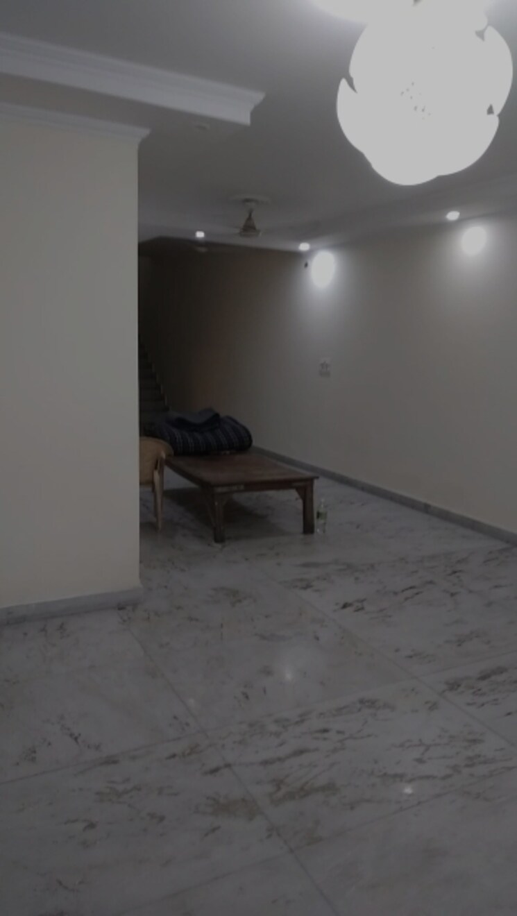 Room, rwa-apartments-sector-30 3 Bedroom 280 Sq.Mt. Independent House In Sector 30 Noida 8331286