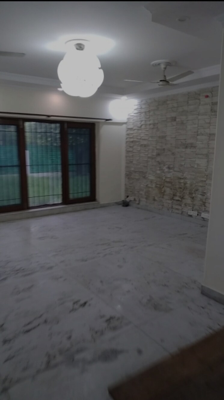 Room, rwa-apartments-sector-30 3 Bedroom 280 Sq.Mt. Independent House In Sector 30 Noida 8331286