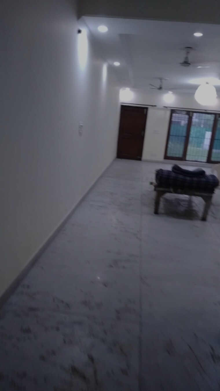  Parking, rwa-apartments-sector-30 3 Bedroom 280 Sq.Mt. Independent House In Sector 30 Noida 8331286