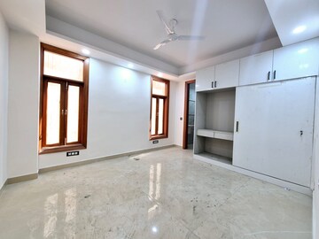 Room in 3 BHK Apartment at Saket – for Rent