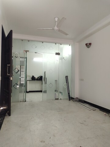 Furnished Amenities in 3 BHK Builder Floor at Greater Kailash I – for Rent