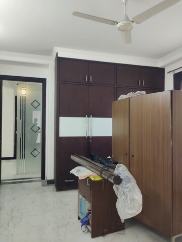 Furnished Amenities in 3 BHK Builder Floor at Greater Kailash I – for Rent