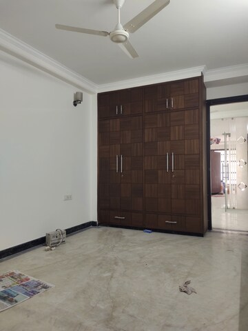 Furnished Amenities in 3 BHK Builder Floor at Greater Kailash I – for Rent