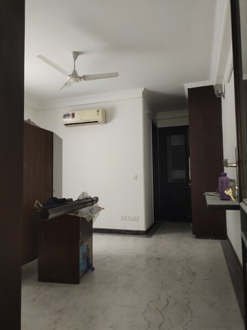 Furnished Amenities in 3 BHK Builder Floor at Greater Kailash I – for Rent