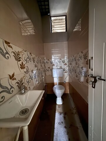 Kitchen in  Showroom at New Gurappana Palya – for Rent