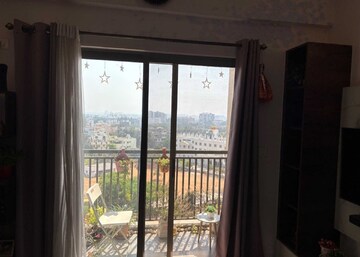 Room in 2 BHK Apartment at Goyal Orchid Piccadilly, Thanisandra Main Road – for Rent