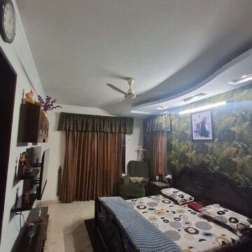 Bedroom in 3.5 BHK Apartment at Sector 37 – for Rent