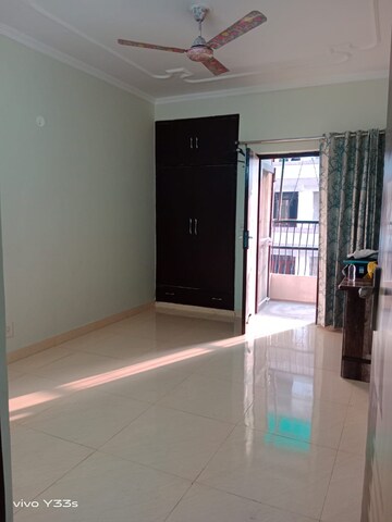 Room in 4 BHK Apartment at Sector 4, Dwarka – for Rent