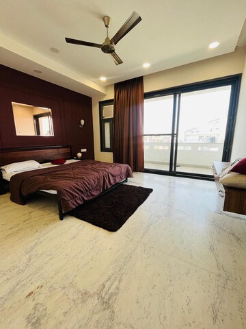 Bedroom in 1 BHK Builder Floor at DLF Cyber Park, Sector 20 – for Rent