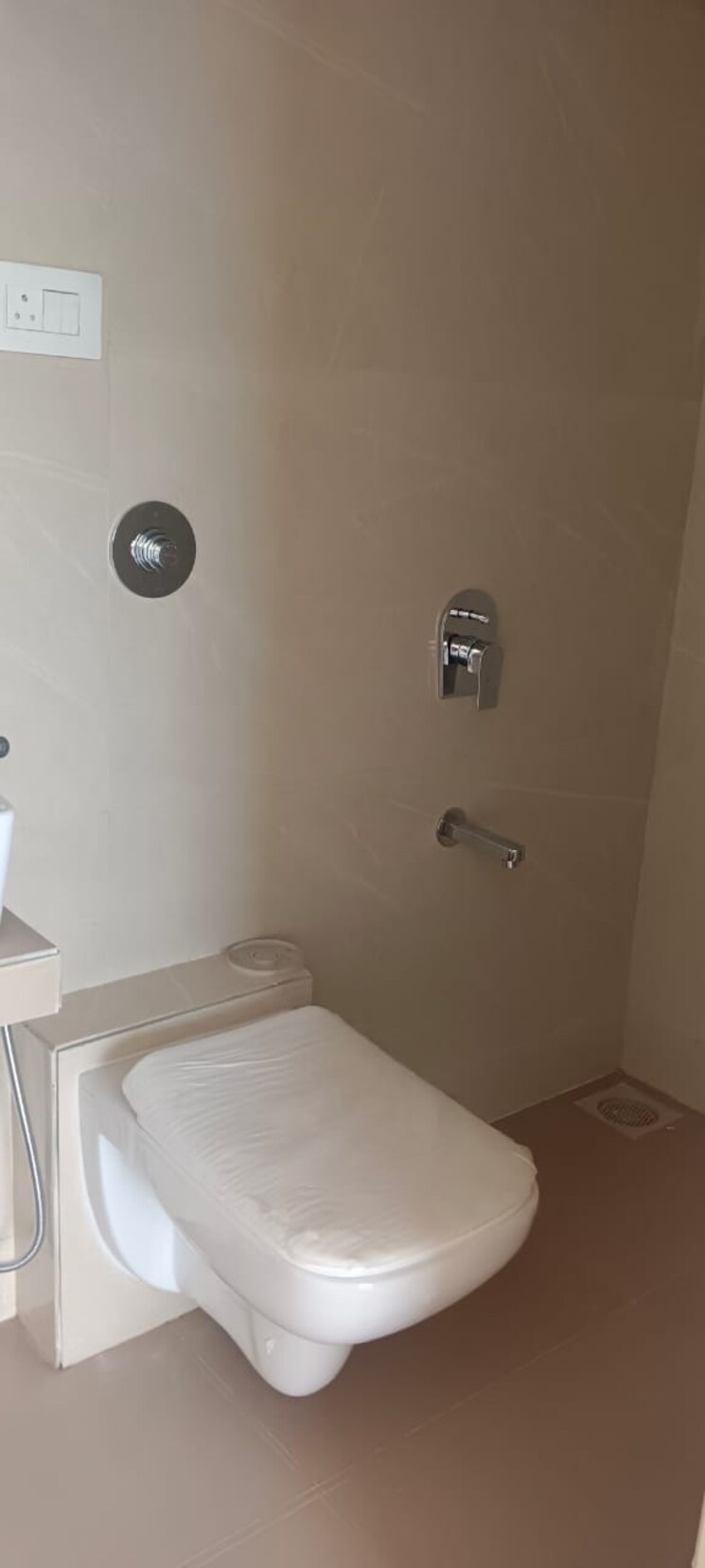 Bathroom, mk-gabino 1 Bedroom 324 Sq.Ft. Apartment In Andheri West Mumbai 8331713
