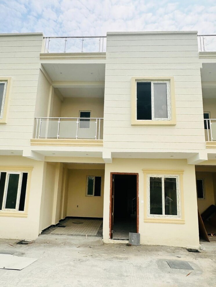 Exterior View, kingson-green-villa-phase-2 3 Bedroom 2050 Sq.Ft. Villa In Panchsheel Green Greater Noida 8331717