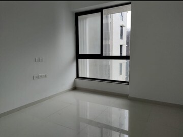 Room in 2 BHK Apartment at Sunteck City Avenue 1, Goregaon West – for Rent