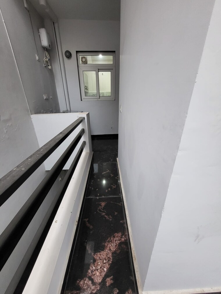 Balcony, bptp-district-phase-2 3 Bedroom 150 Sq.Yd. Builder Floor In Sector 84 Faridabad 8331800