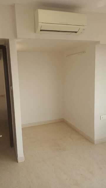 Room in 2 BHK Apartment at Khar West – for Rent