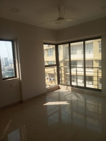 Room in 2 BHK Apartment at Khar West – for Rent