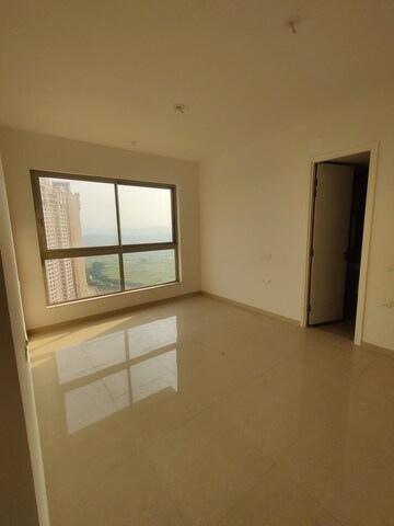 Room in 1 BHK Apartment at Hiranandani Fortune City, New Panvel – for Rent