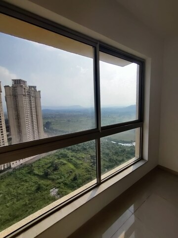 Room in 1 BHK Apartment at Hiranandani Fortune City, New Panvel – for Rent