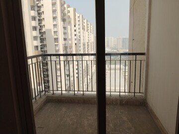 Room in 2 BHK Apartment at Amrapali Riverview, Amrapali Leisure Valley – for Rent